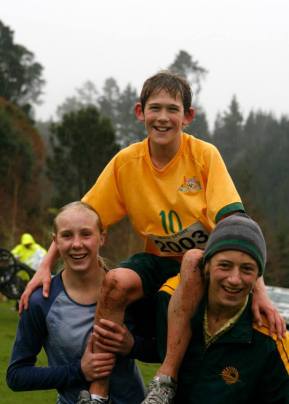 Danielle McKenzie at the 2007 AIMS Games with teammates Nick King and Sam Blake, after they had won the multisport teams challenge.